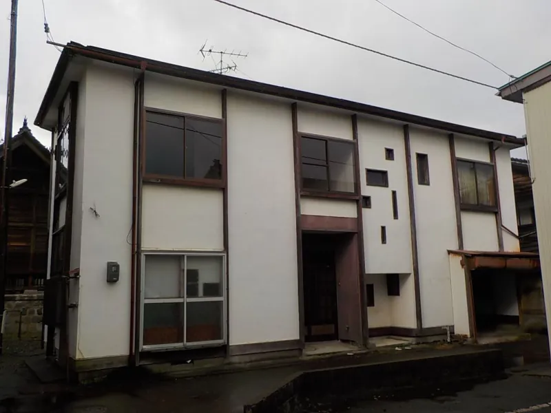 木造2階建ての空き家（52坪）の解体前